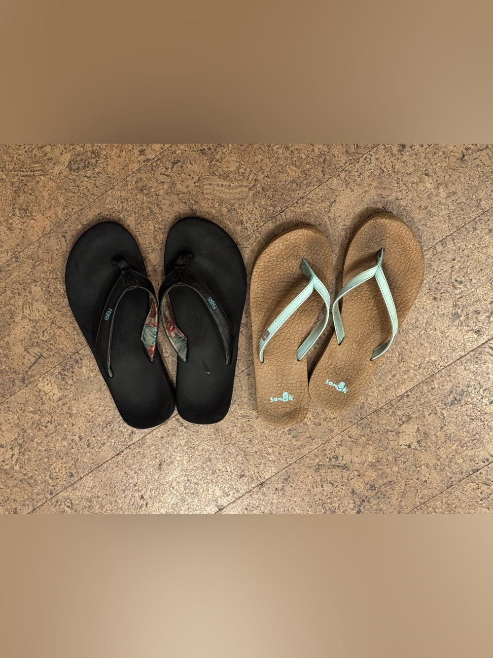 2 Pair of Flip Flops - Size 7